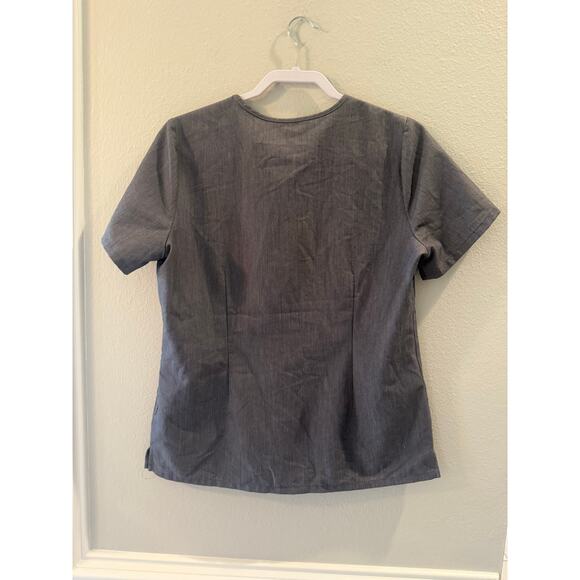 FIGS Technical Collection Gray Short Sleeve Scrub Top Sz M 2 Lower Pockets - Picture 2 of 5